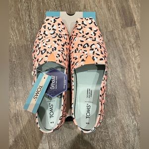 NWT Toms Alpargata Salmon Pebbled Leopard Print sz 8